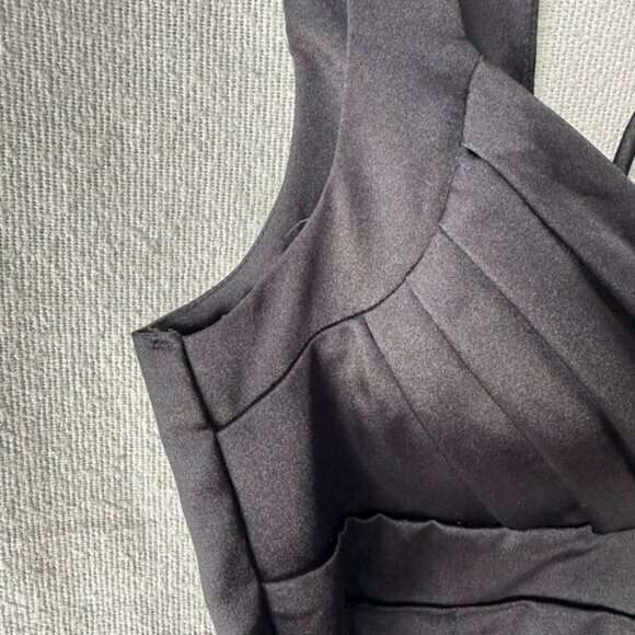 Le Chateau Sleek Black Mini Dress Back Size 11 Ruched Flattering V-Neck LDB Edgy - Picture 7 of 15